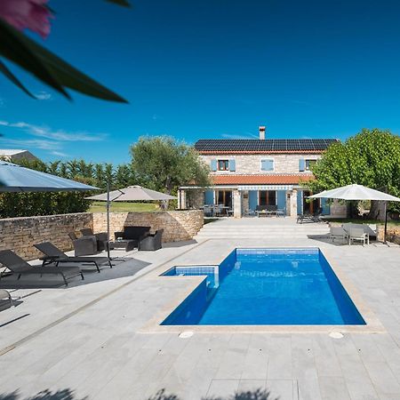 Mon Perin Castrum - House Of Nice Memories Bale Exterior photo