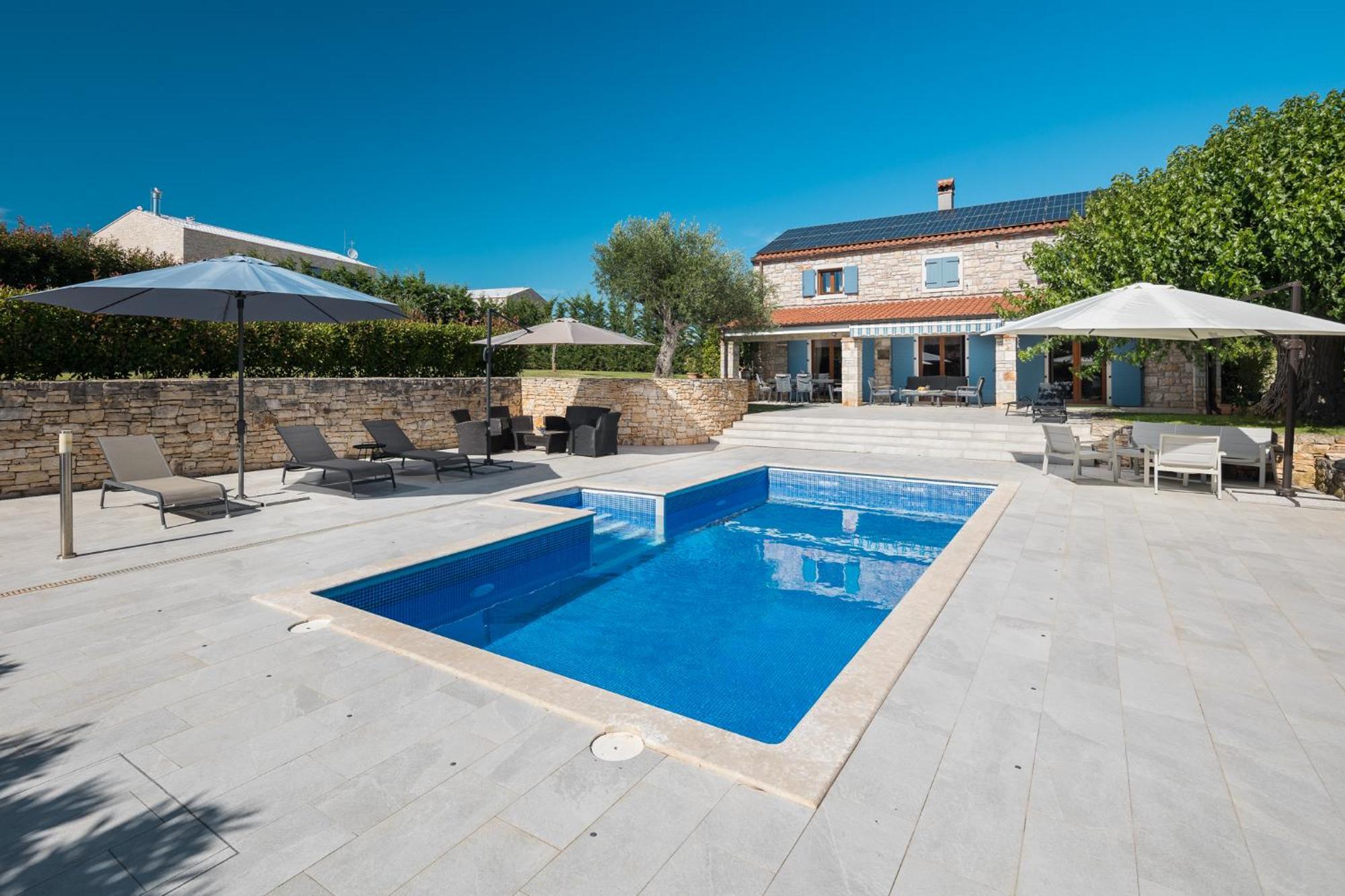 Mon Perin Castrum - House Of Nice Memories Bale Exterior photo