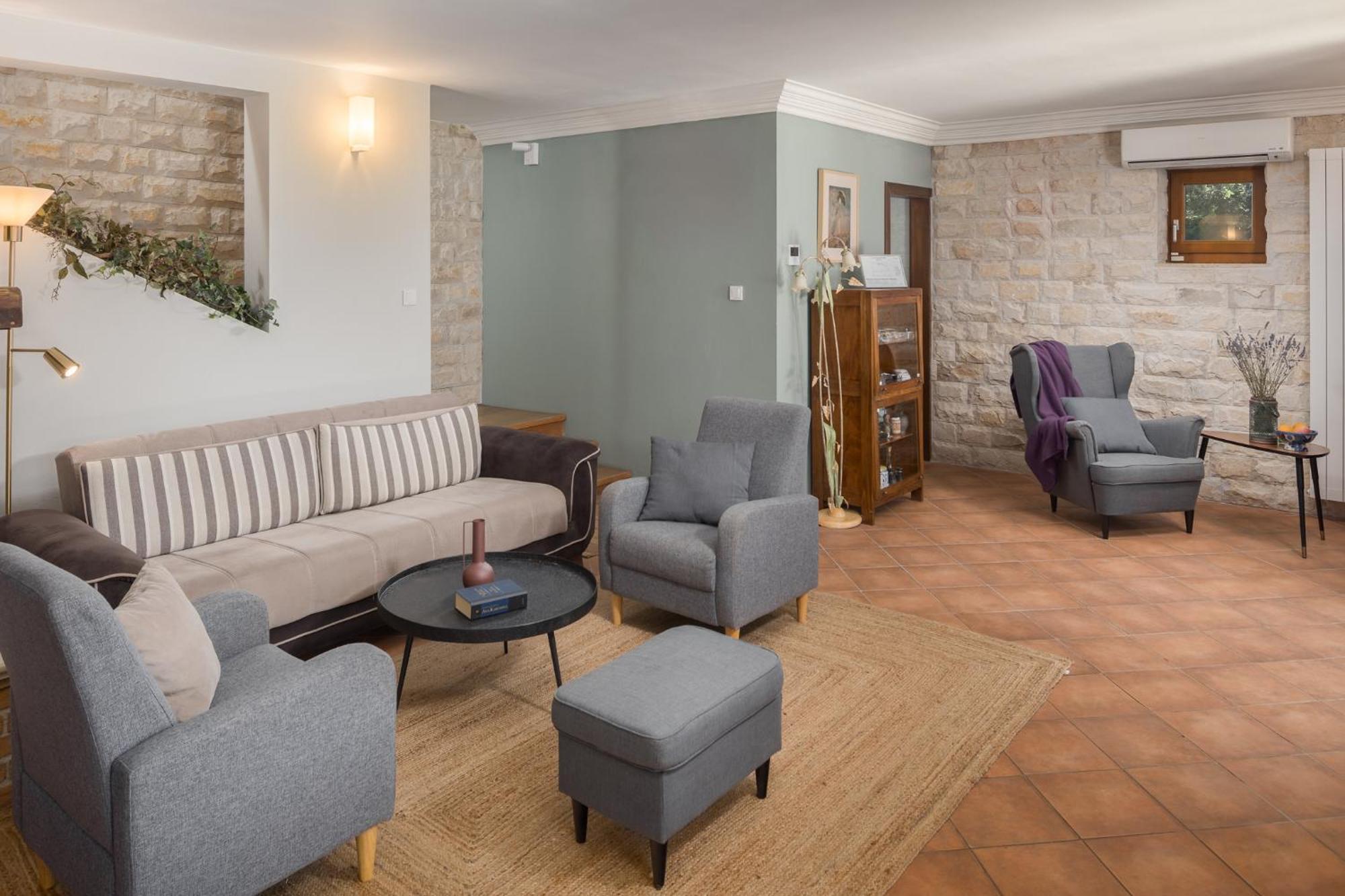 Mon Perin Castrum - House Of Nice Memories Bale Exterior photo